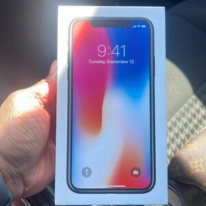 BRAND NEW IPHONE X 256GB WITH HEADPHONES, CUBE AND CHARGING CORD. Original box